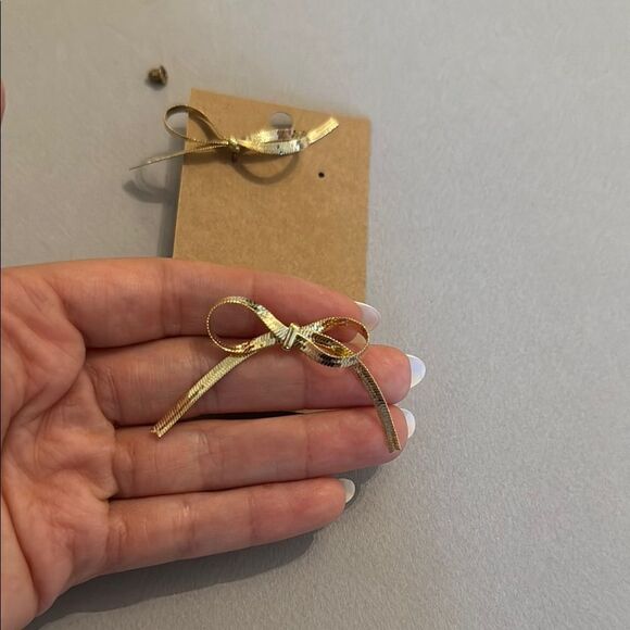 Gold Ribbon Bow earrings M503 - Picture 3 of 3